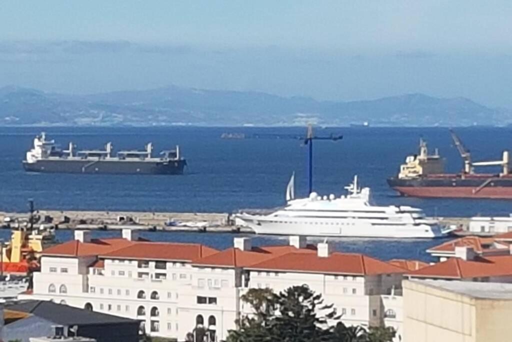 Charming Colonial Flat In Historic Building Lägenhet Gibraltar Exteriör bild