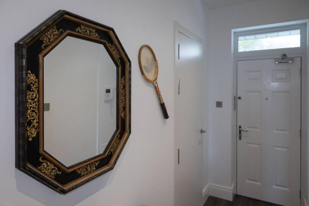 Charming Colonial Flat In Historic Building Lägenhet Gibraltar Exteriör bild