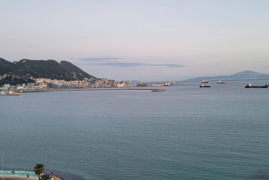 Charming Colonial Flat In Historic Building Lägenhet Gibraltar Exteriör bild