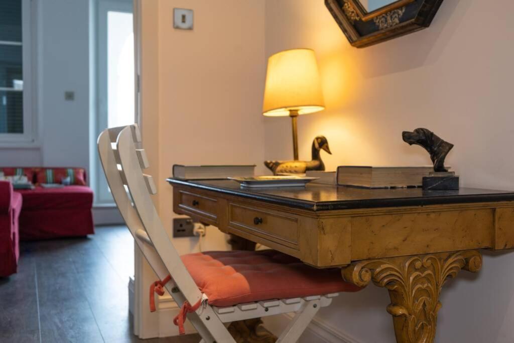 Charming Colonial Flat In Historic Building Lägenhet Gibraltar Exteriör bild