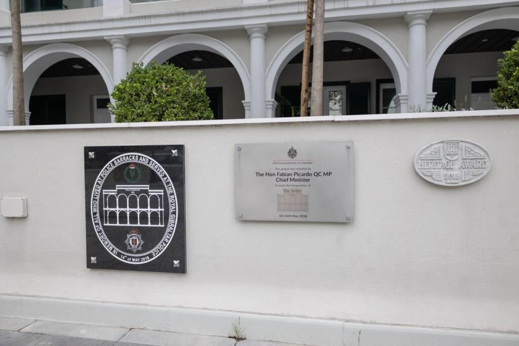 Charming Colonial Flat In Historic Building Lägenhet Gibraltar Exteriör bild